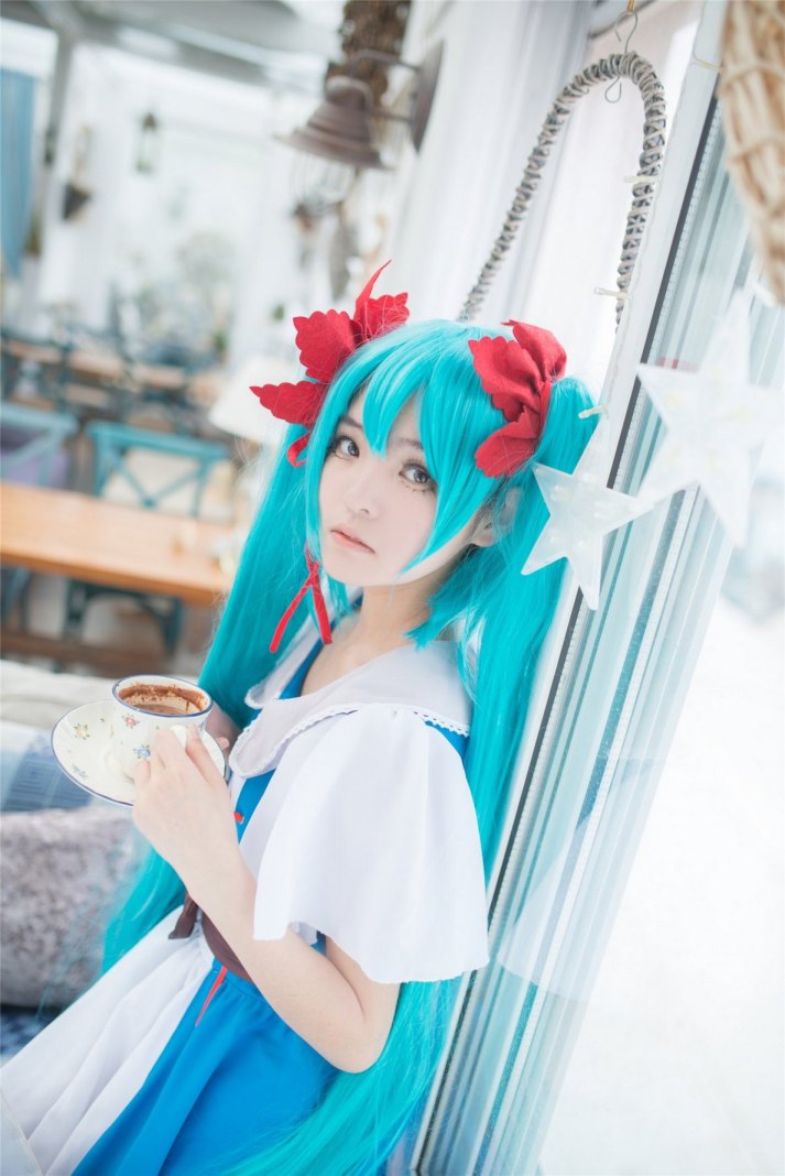 可爱美少女俊俏脸蛋cosplay虚拟偶像初音未来